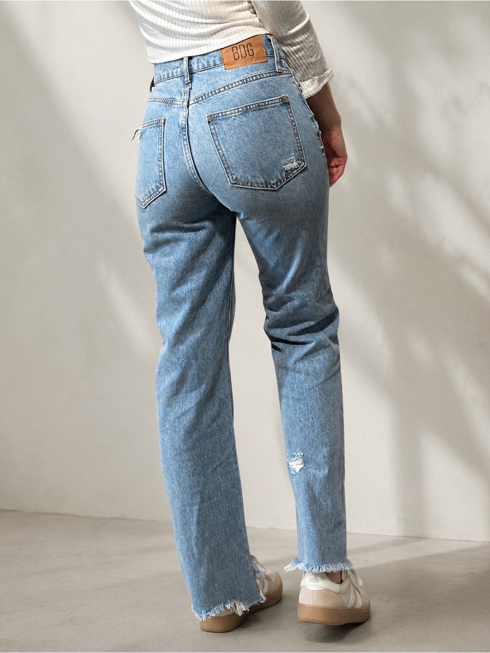 🧶URBAN OUTFITTERS BDG Cowboy High-Rise Distressed Jeans - Size 26